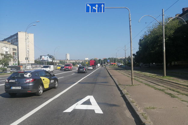 В Киеве открыли новую полосу для общественного транспорта
