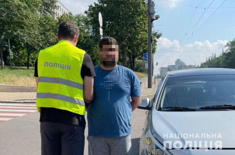 В Киеве иностранный гражданин совершал кражи из автомобилей