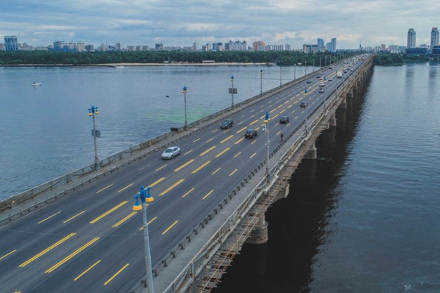 В Киеве реставрируют знаменитый мост Патона