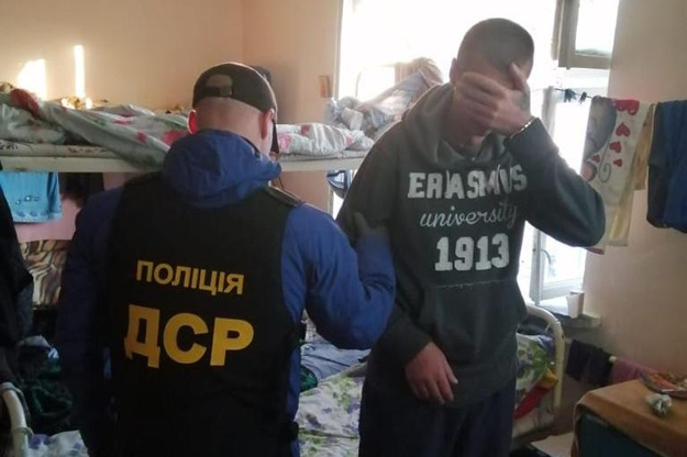 В Киевской области на территории колонии правоохранители выявили преступного авторитета