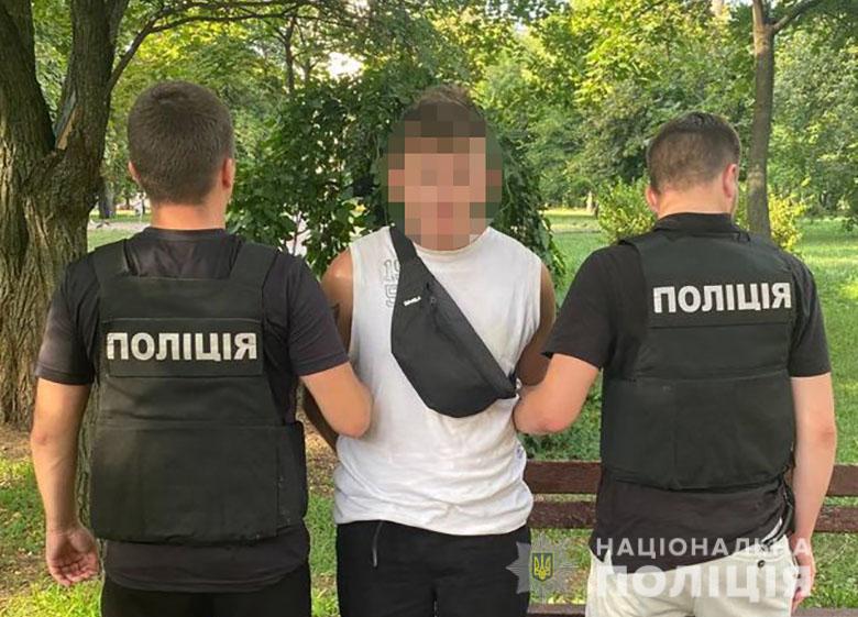 В Киеве ранее судимый за убийство через окно забрался в баню, избил банщика и украл мобильный телефон