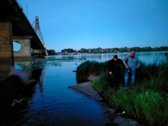 В Киеве мужчина прыгнул в воду с Северного моста и получил травмы