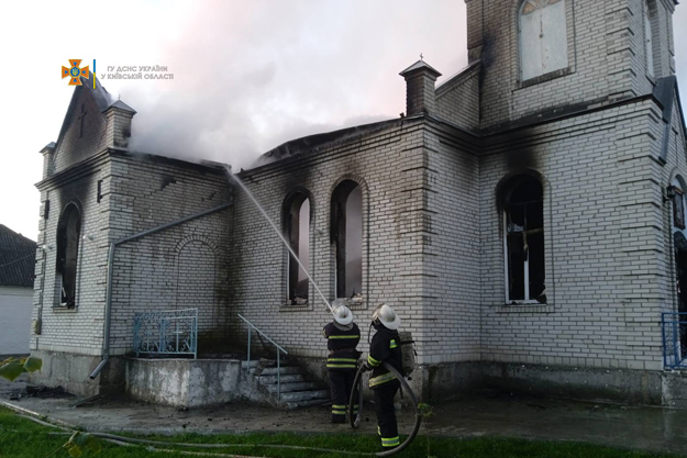 В Киевской области сгорело культовое сооружение (видео)