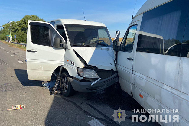 В Киевской области автомобиль Mersedes протаранил маршрутку. Четыре человека оказались в больнице
