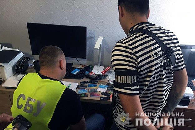 В Киеве продавались фальшивые справки о ПЦР-тестах по цене от 450 до 850 гривен