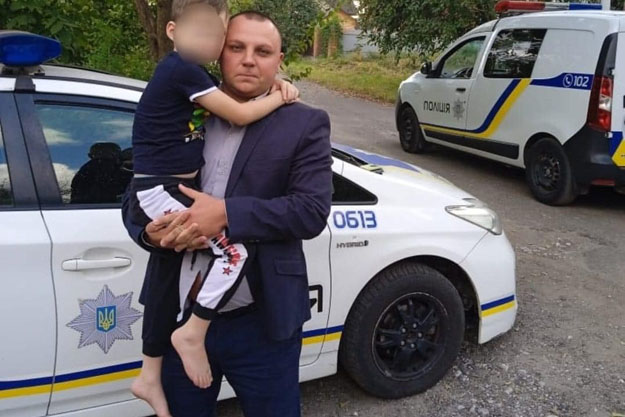 В Обуховском районе полицейские разыскали и вернули родителям шестилетнего мальчика