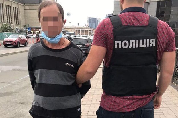 В киевской школе на Лесном массиве педофил напал на 8-летнюю девочку