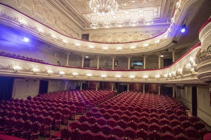 В киевской оперетте зрители повредили кресла