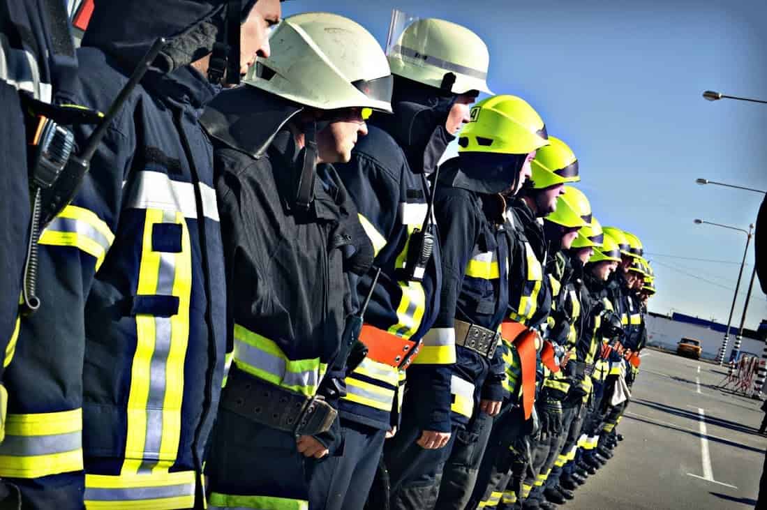 В центре Киева спасатели организовали соревнования и перекрыли Крещатик (видео)