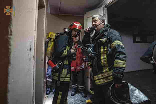 В Киеве горело общежитие педагогического колледжа. Спасены 17 человек (фото)