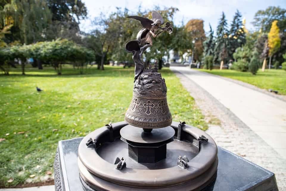 В Киеве вандалы повредили скульптуру