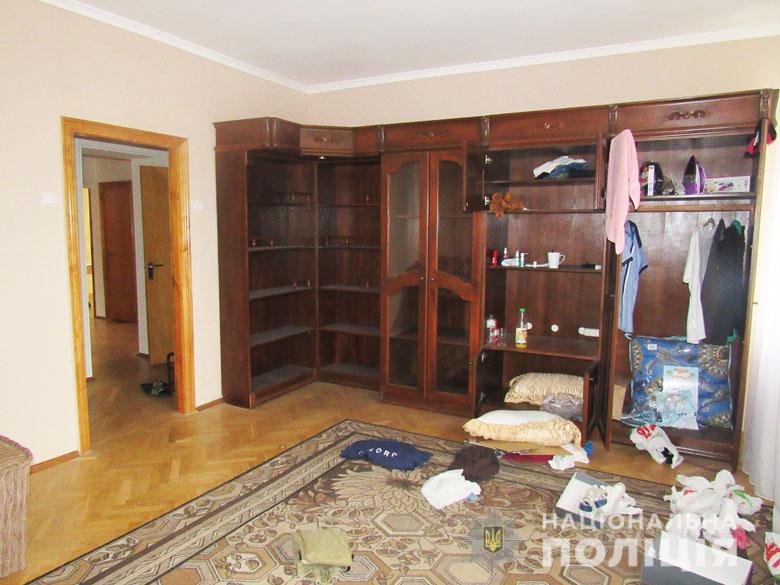 В Дарницком районе Киева шайка домушников обворовала квартиру