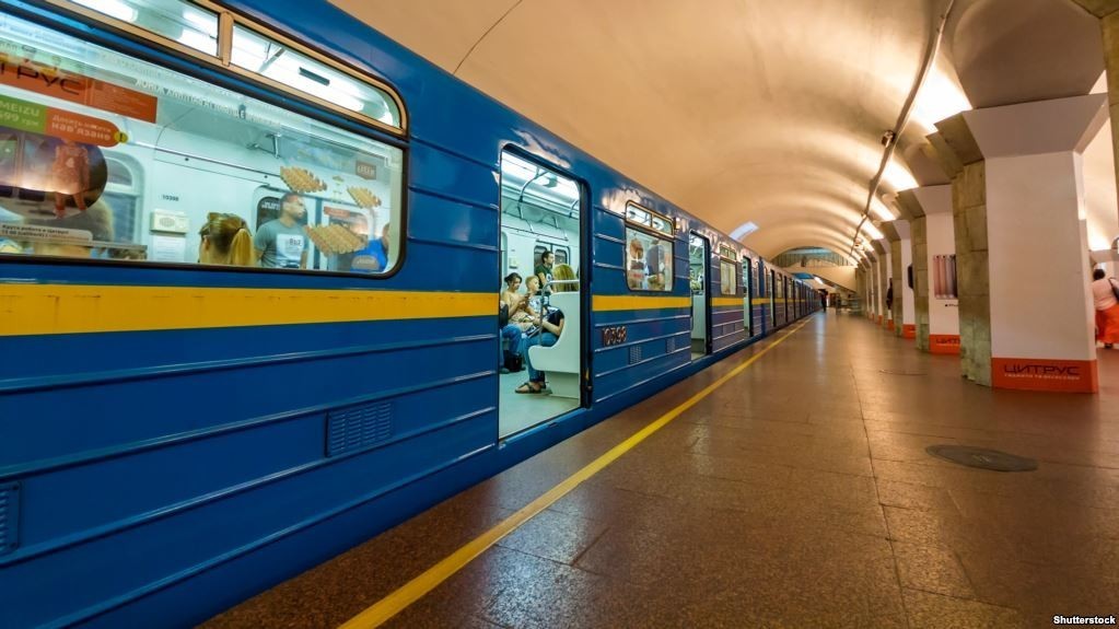 Киевский транспорт в условиях локдауна. Метро будет работать в штатном режиме, в наземном транспорте введут спецпропуска