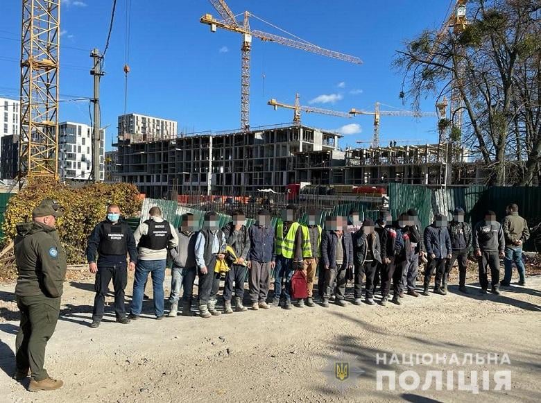 В Киеве полицейские выявили 14 нелегальных мигрантов