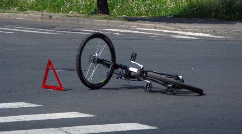 В Киеве произошло смертельное ДТП. Погиб велосипедист, пострадал пешеход