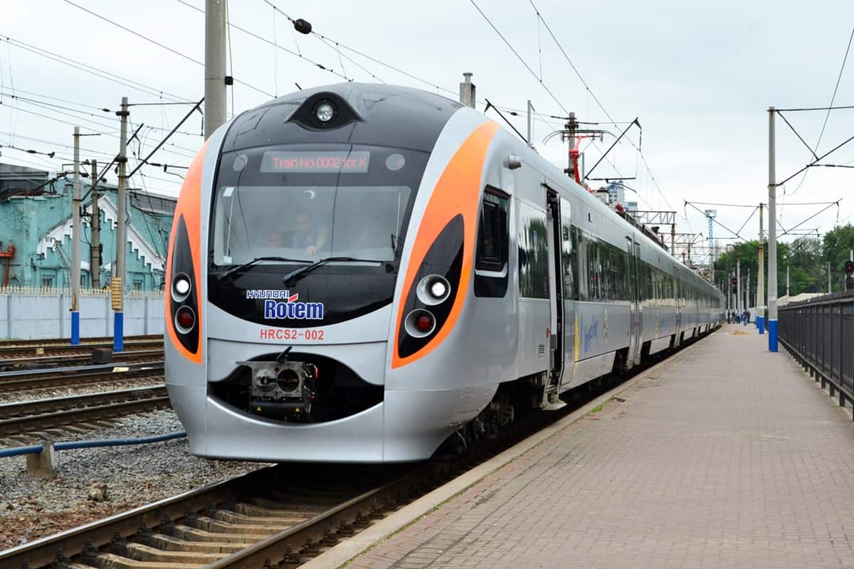 Между Киевом и Варшавой планируют запустить скоростные поезда