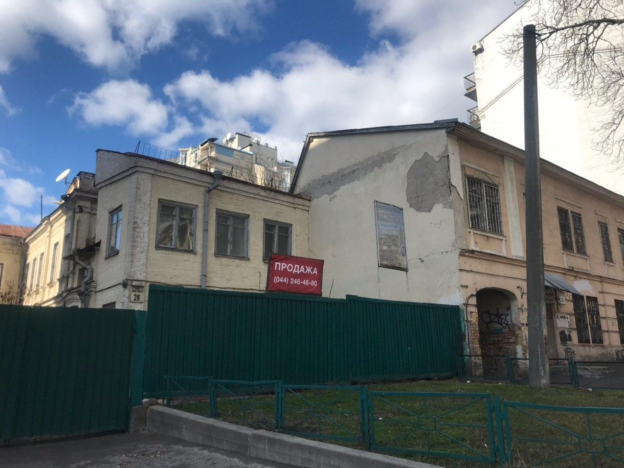 Дом, в котором жил Шмидт. Заброшенный Киев (фото)