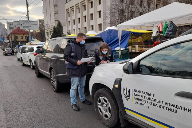 У киевлянина отобрали автомобиль за неуплату штрафов в сумме около 130 тысяч гривен (видео)