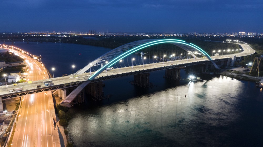 Строительство Подольского моста в Киеве остановлено (видео)