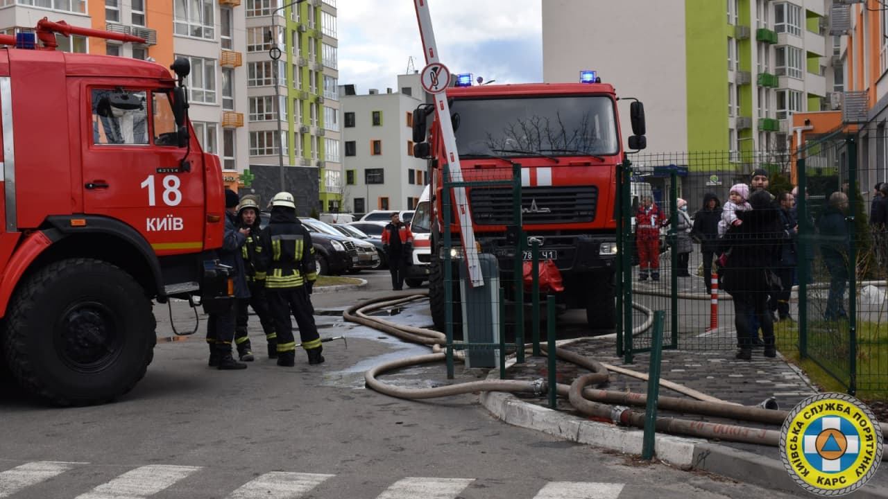 В Киеве горела жилая многоэтажка (фото)