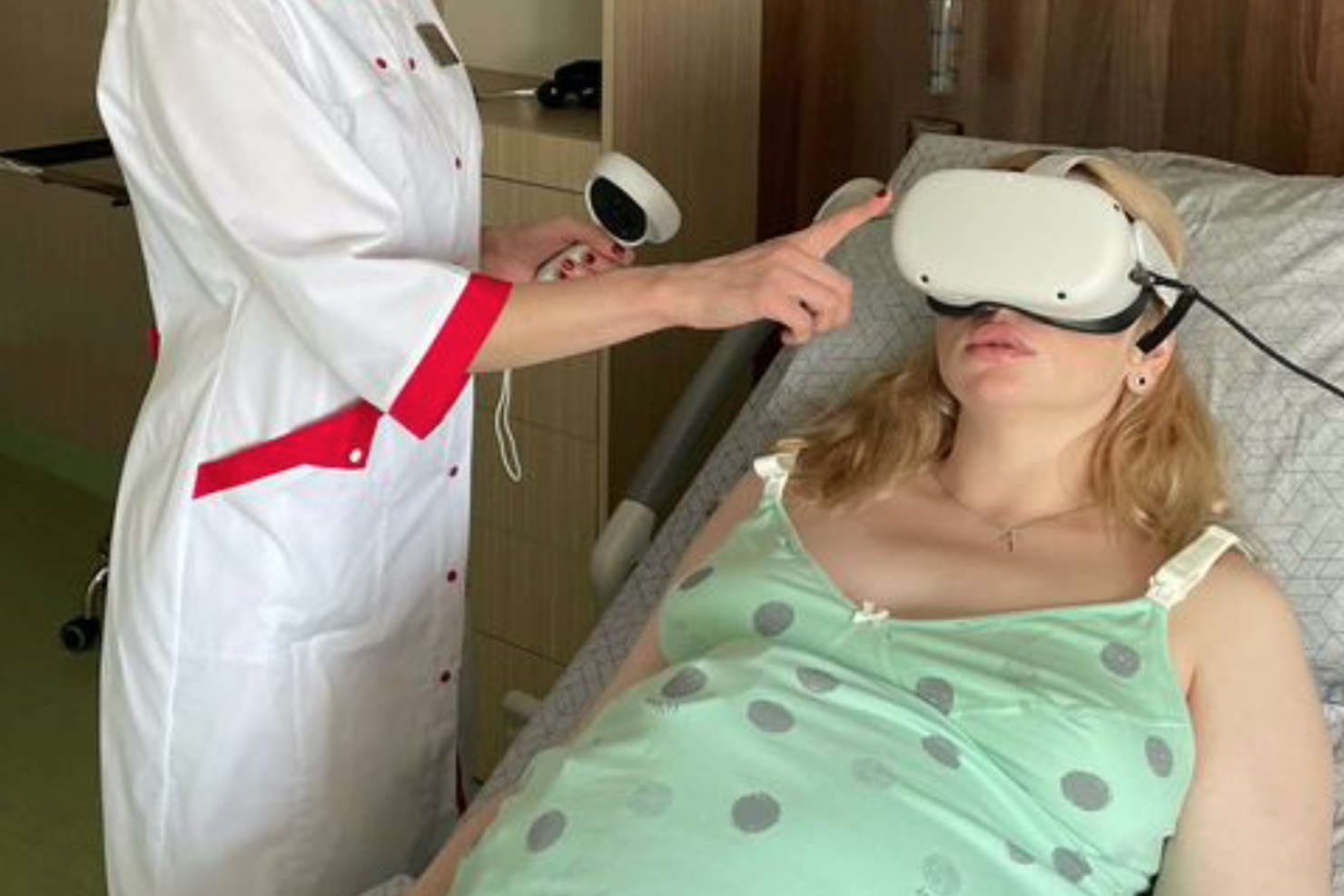 В Киевских роддомах появилась новая услуга – роды в очках виртуальной реальности