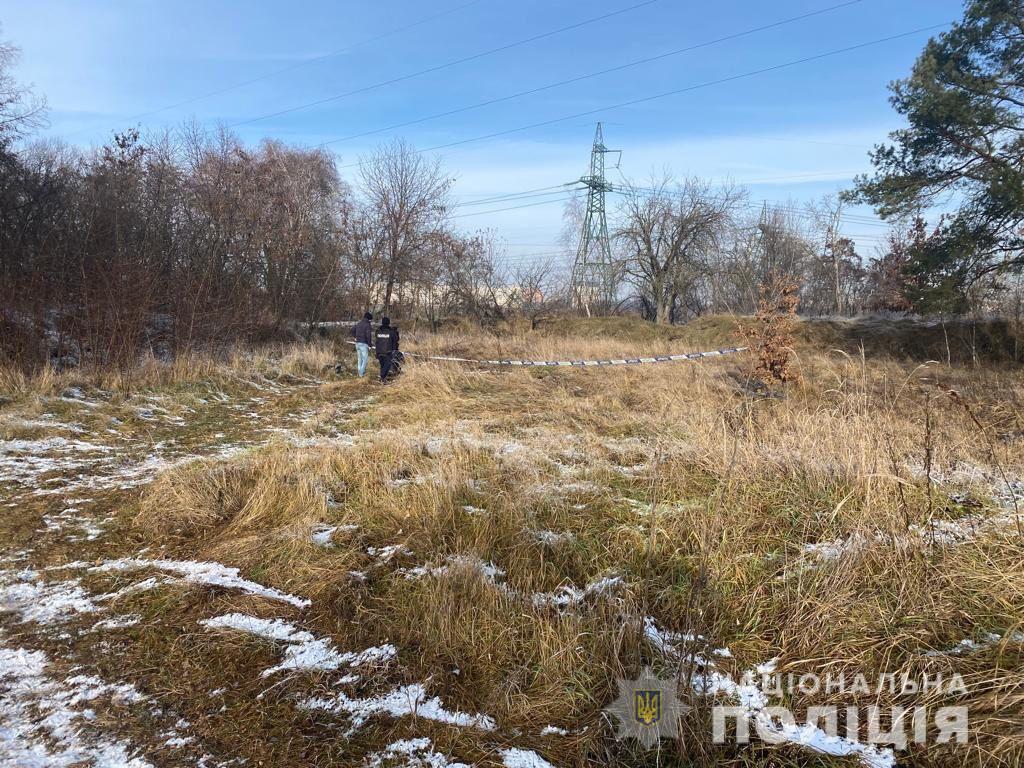 В Киевской области наркоманы сожгли и закопали труп 23-летней знакомой в лесу