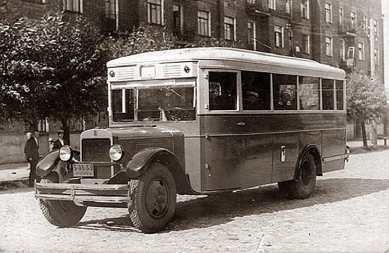 В Киеве открыли автобусное движение. День в истории
