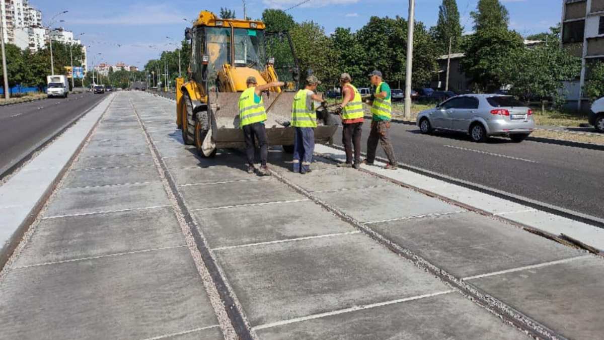 В Киеве завершена реконструкция трамвайной линии на Алматинской улице