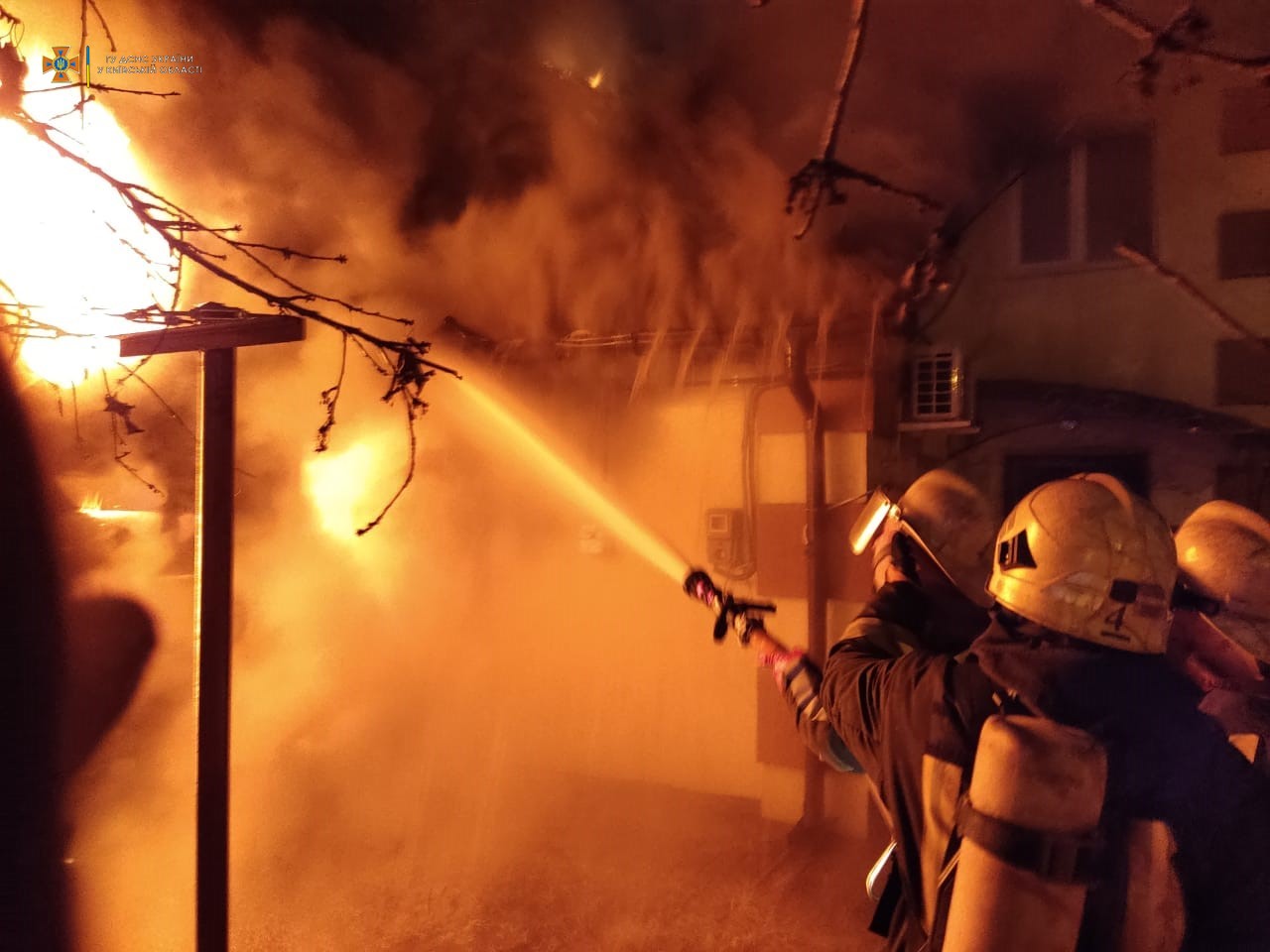 Два человека погибли во время пожара в Киевской области
