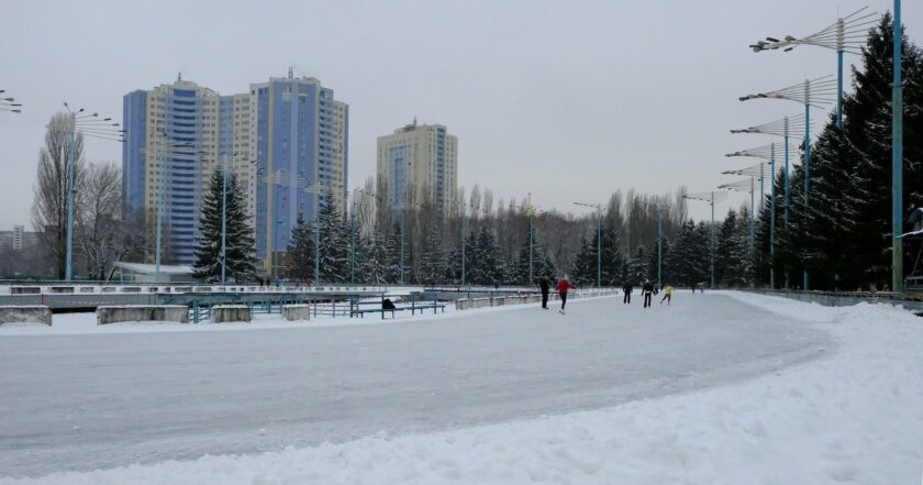 В Киеве открыли самый большой каток на территории Украины