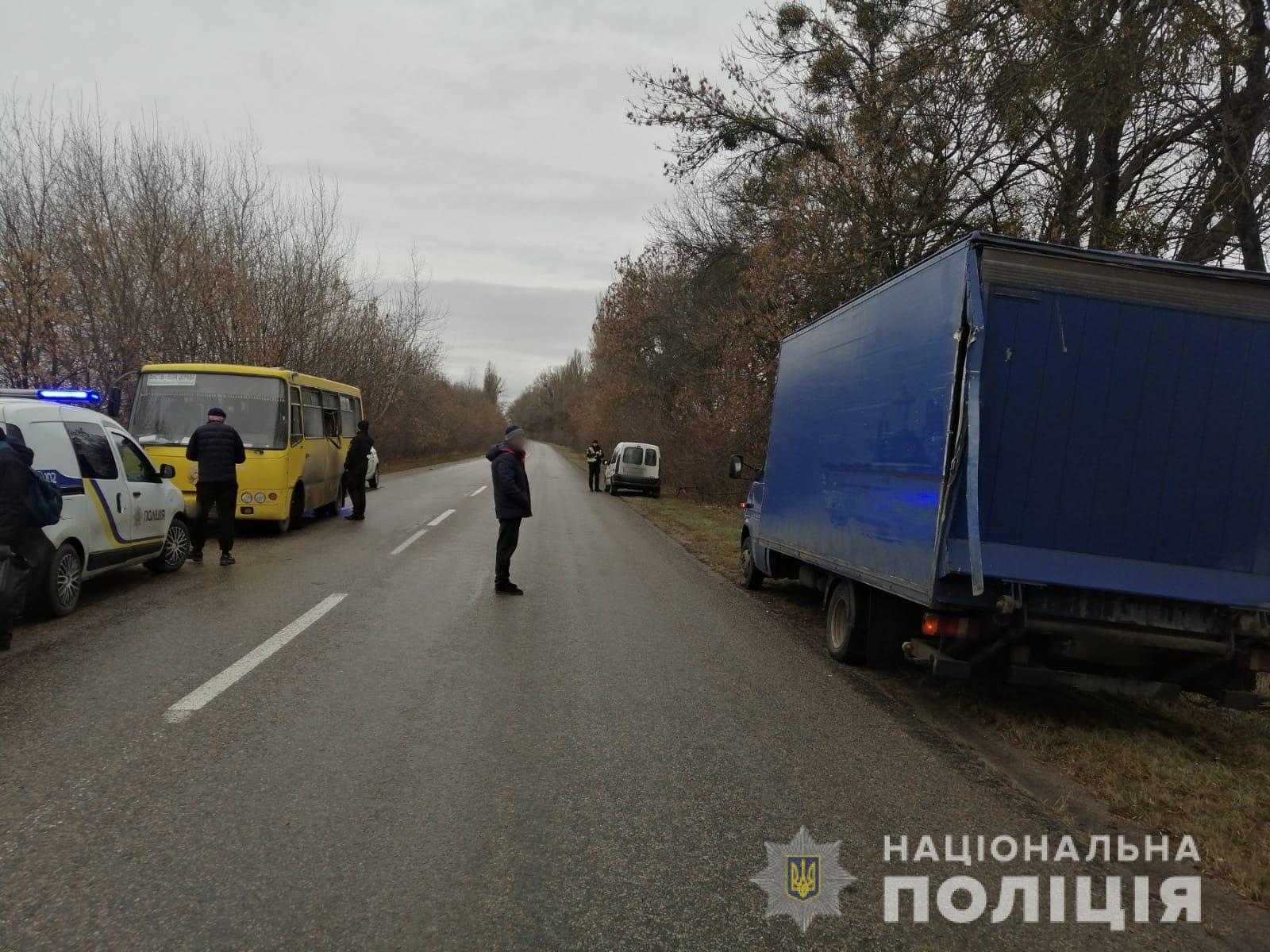 В Белой церкви столкнулись пассажирский автобус и грузовик. Пострадала женщина-пассажир