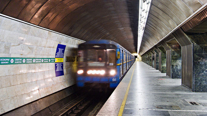 В киевском метрополитене нетрезвый пассажир парализовал движение поездов
