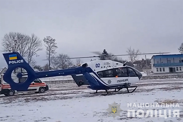 В киевскую больницу из Таращи пациента доставили вертолетом (видео)