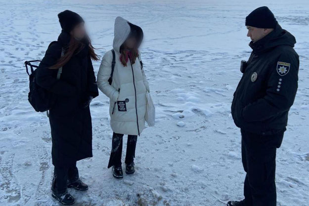 Ювеналы Киевской области предупредили детей и родителей об опасности пребывании на льду водоемов