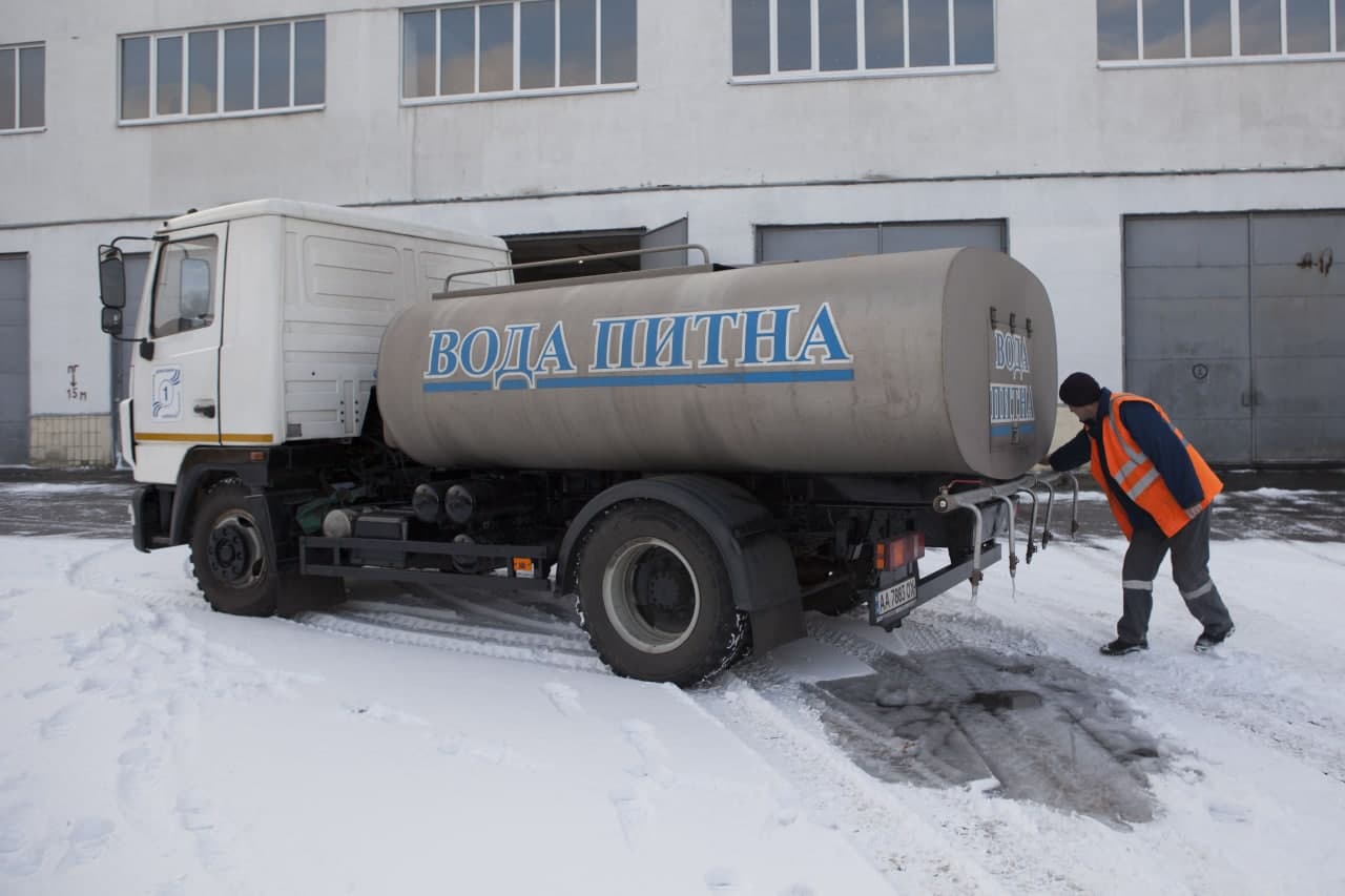 Завтра “Киевводоканал” будет разводить в цистернах по районам Киева святую воду