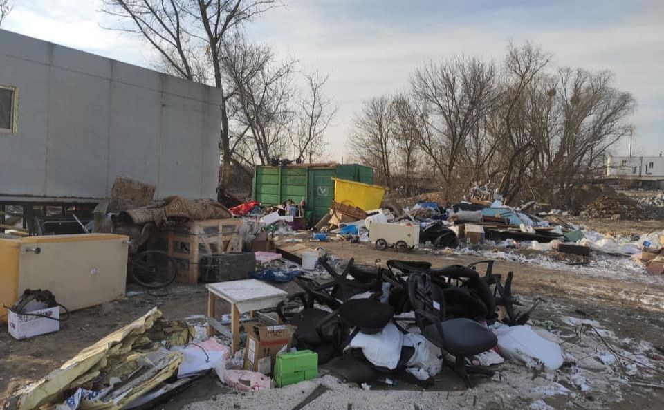 В Дарницком районе Киева образовалась огромная несанкционированная свалка
