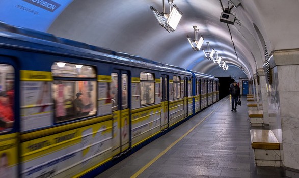 Работу киевского метрополитена предлагают продлить до трех часов ночи