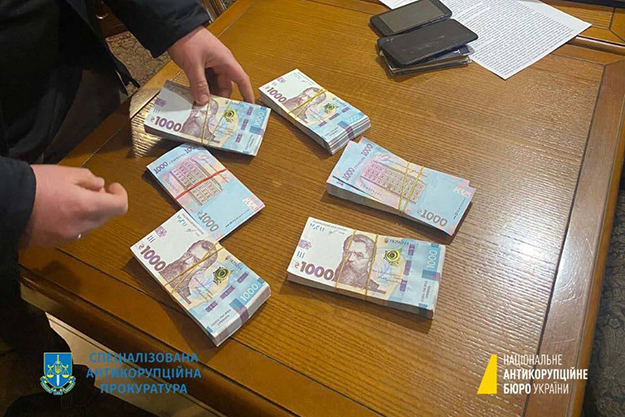 Депутата от правящей партии ”Слуга народа” задержали при передачи взятки в размере более 550 тысяч гривен