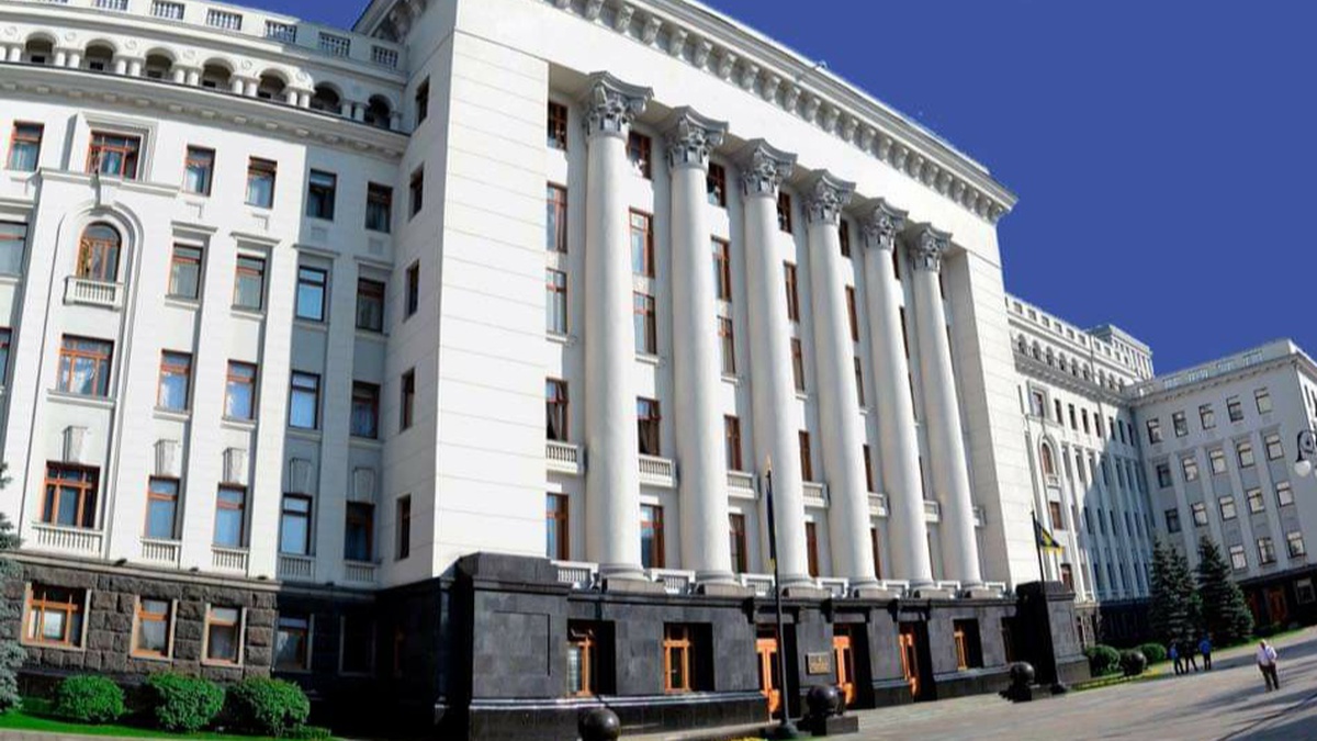 В Киеве мужчина металлическими шариками из рогатки стрелял по окнам Офиса Президента