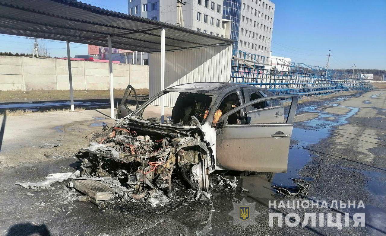 В Киевской области во время движения загорелся автомобиль Mitsubishi
