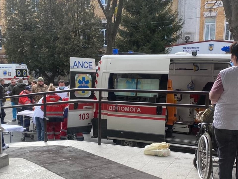 В Киев авиарейсом доставили раненых военнослужащих из зоны ООС