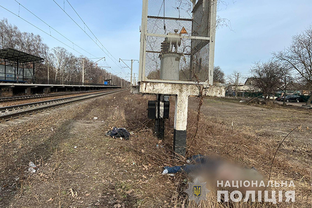 Житель Киевской области написал предсмертную записку и бросился под поезд