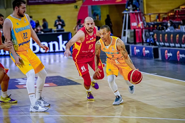 Сборная Украины уступила испанцам в отборочном матче чемпионата мира по баскетболу-2023