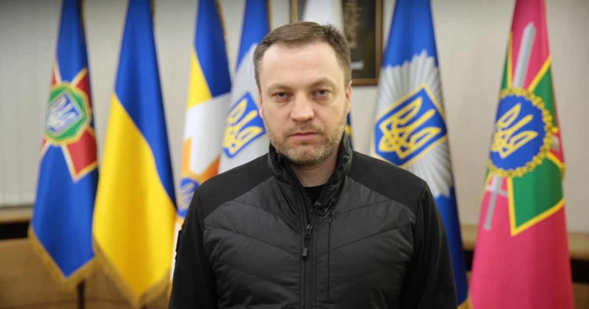 В Киеве гражданским лицам раздали 25 тысяч автоматов – глава МВД (видео)