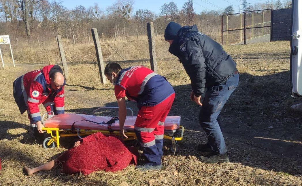 Полицейские Вышгорода спасли пожилую женщину, потерявшую сознание на морозе