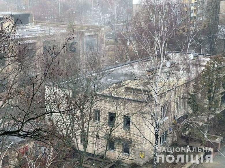 В Киеве во время обстрелов было повреждено здание территориального отдела полиции в Киеве