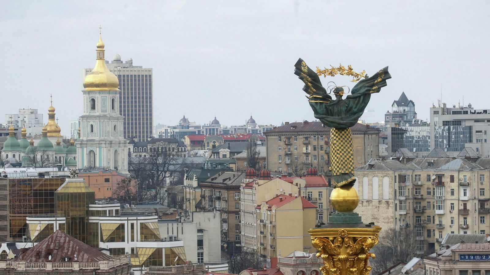 Киевляне развернули фонд поддержки мирного населения в столице