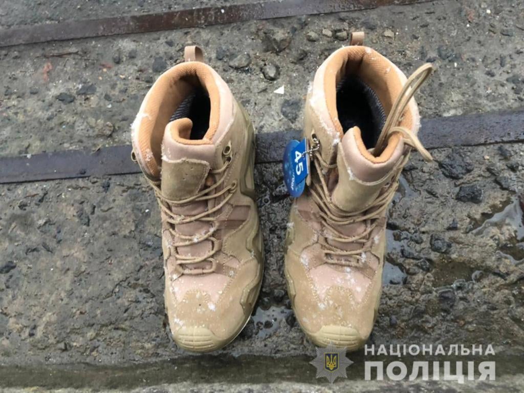 В Киеве двое мародеров воровали вещи из почтовых посылок 