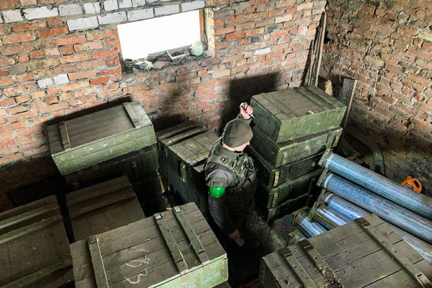 В Киевской области обнаружены около ста ящиков боеприпасов 