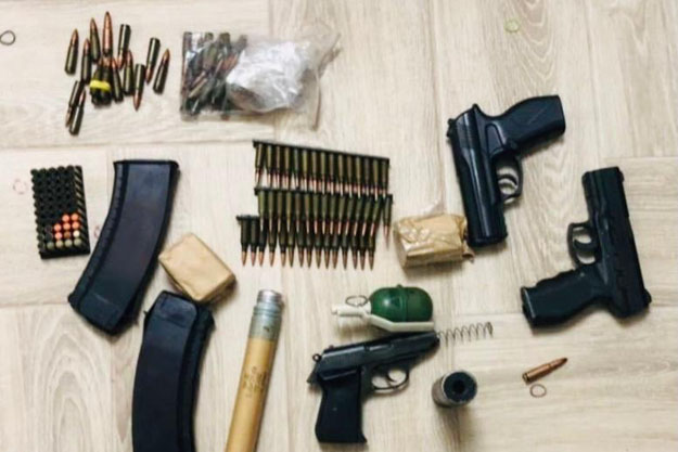 Житель Бориспольского района хранил пистолеты, боеприпасы и наркотики